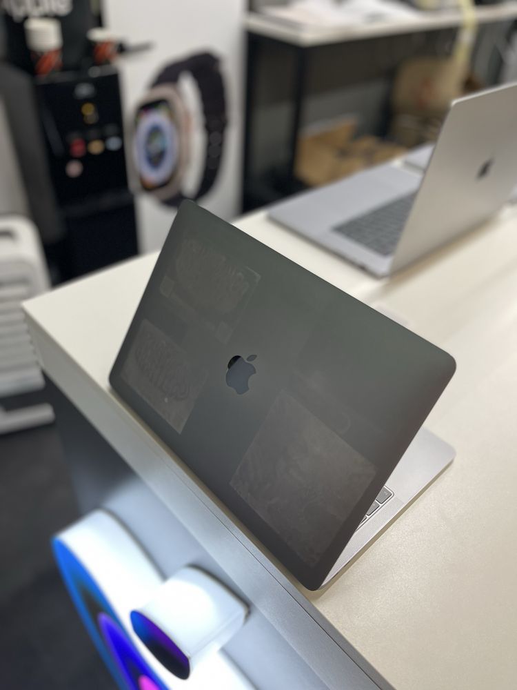 Ноутбук MacBook Air 13” 2018 i5 8ОЗУ 256GB SSD стан  9/10 #61177
