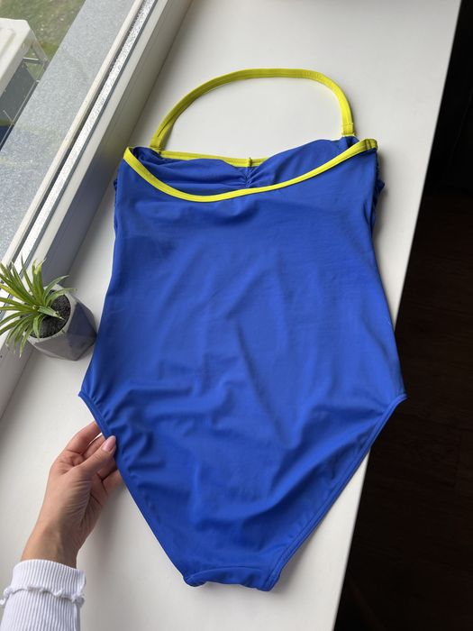 Яскравий суцільний купальник спільний злитний