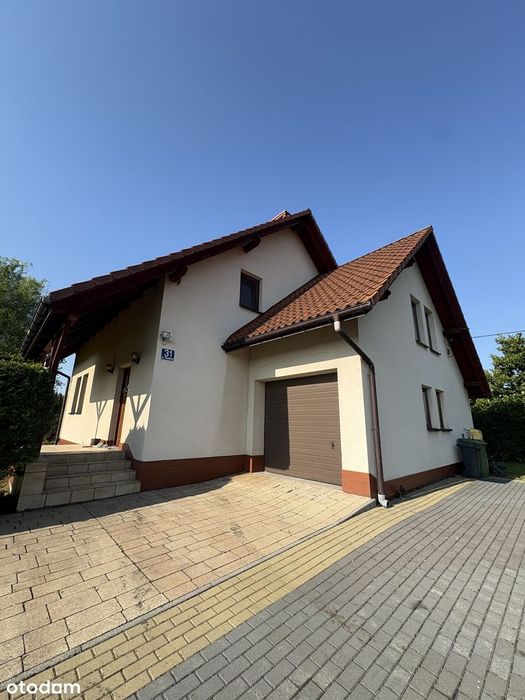 Gotowy do zamieszkania dom jednorodzinny z ogrodem i garażem – Tomice