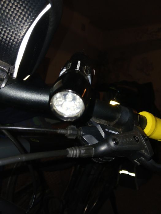 Sprzedam lampkę rowerową przednią