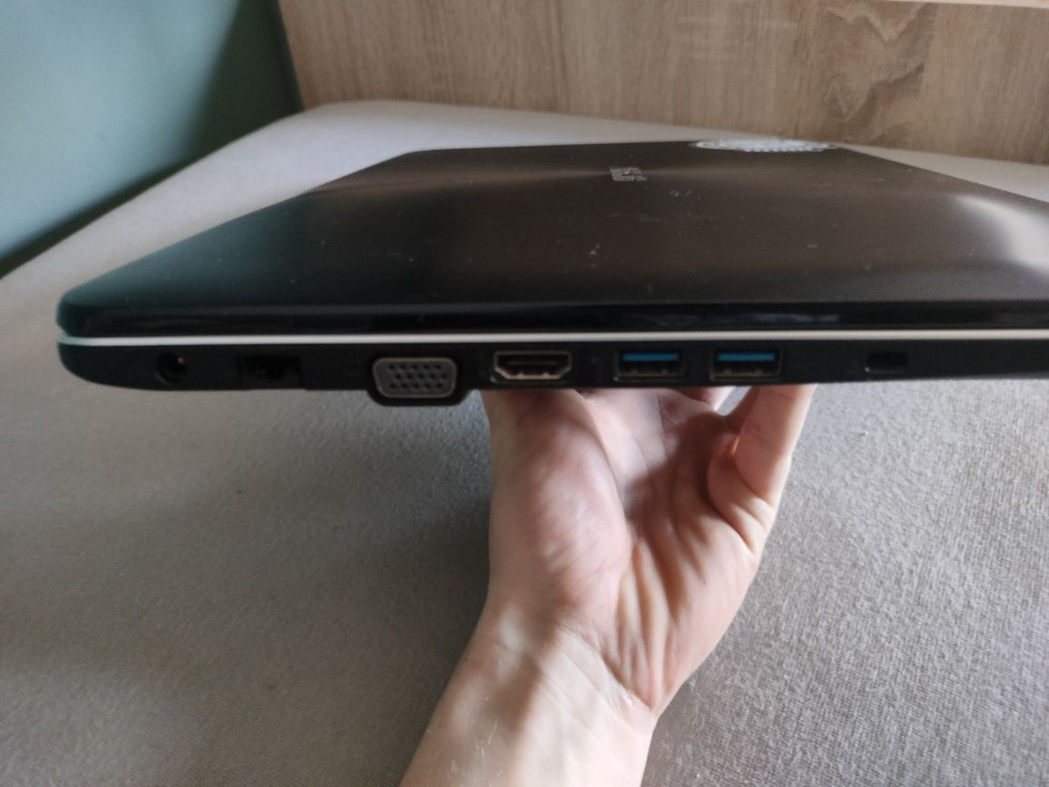 Sprzedam laptopa asus