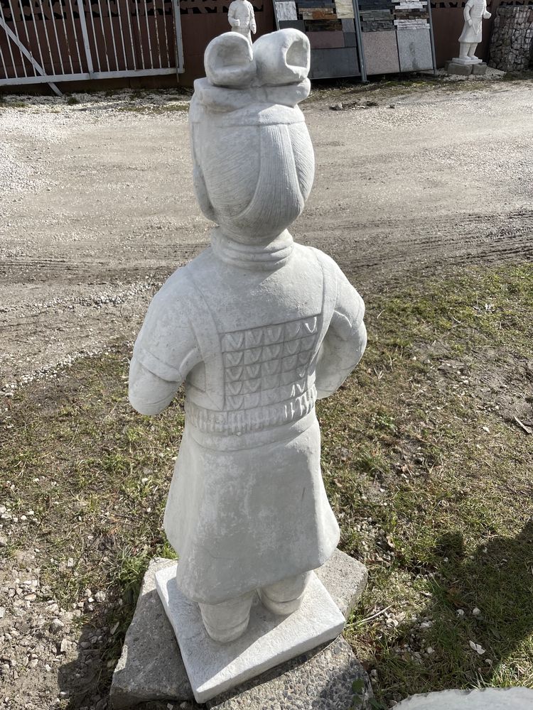 Rzeźba Ogrodowa TERAKOTOWA ARMIA - Figura Betonowa do Ogrodu Żołnierz