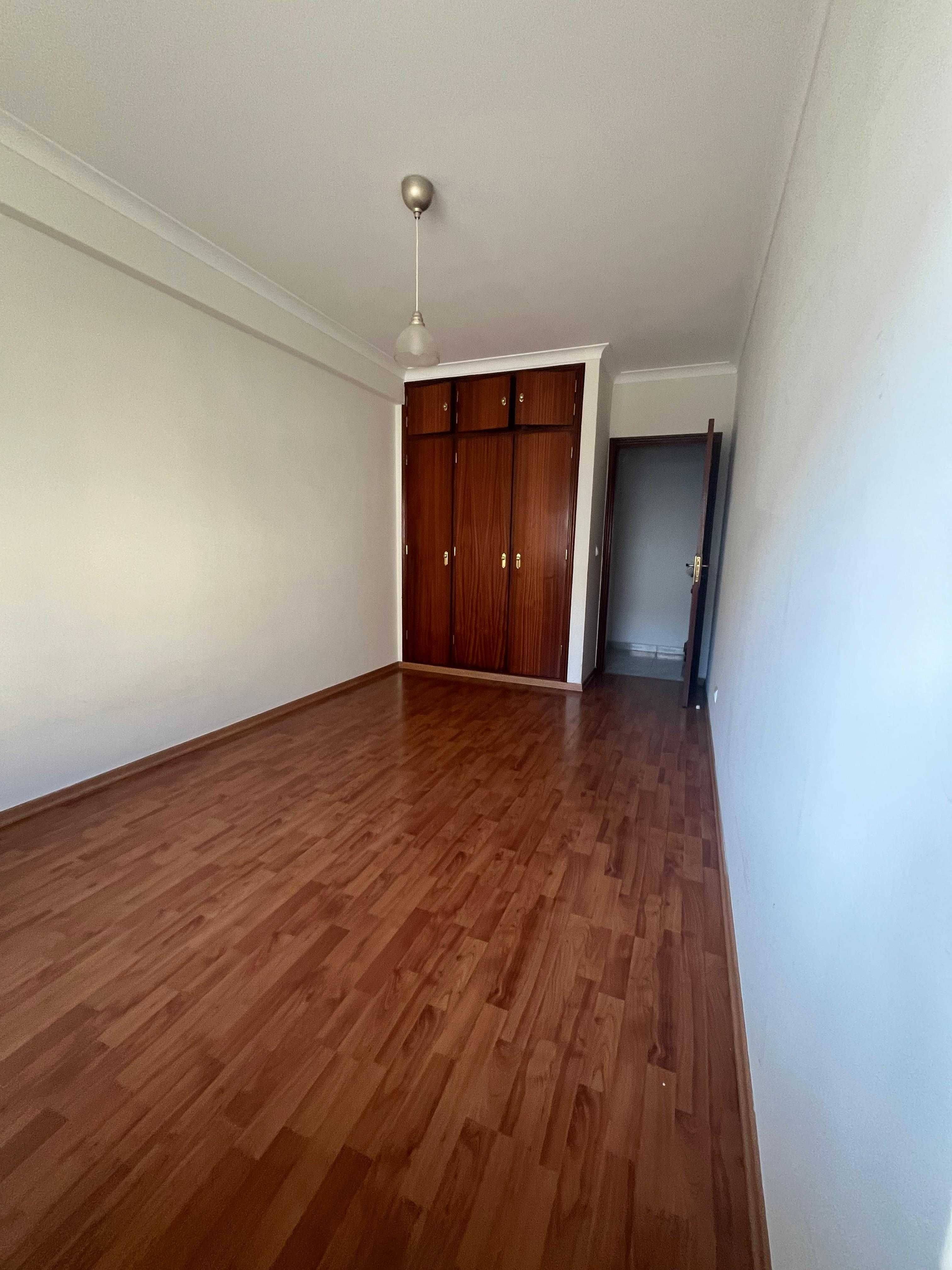 T2 com 3 lugares garagem - Aldeia de Paio Pires