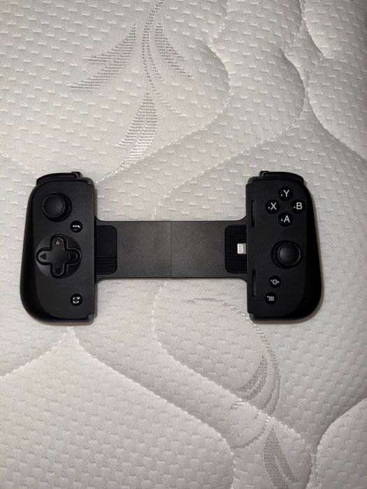 Універсальна мобільна ігрова консоль Razer Kishi V2 for iPhone