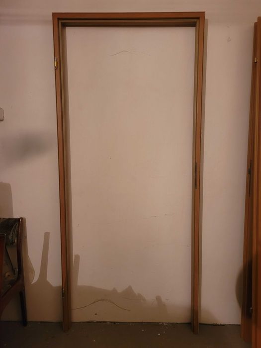 Drzwi przylgowe wewnętrzne 80 z klamką i ościeżnicą stałą