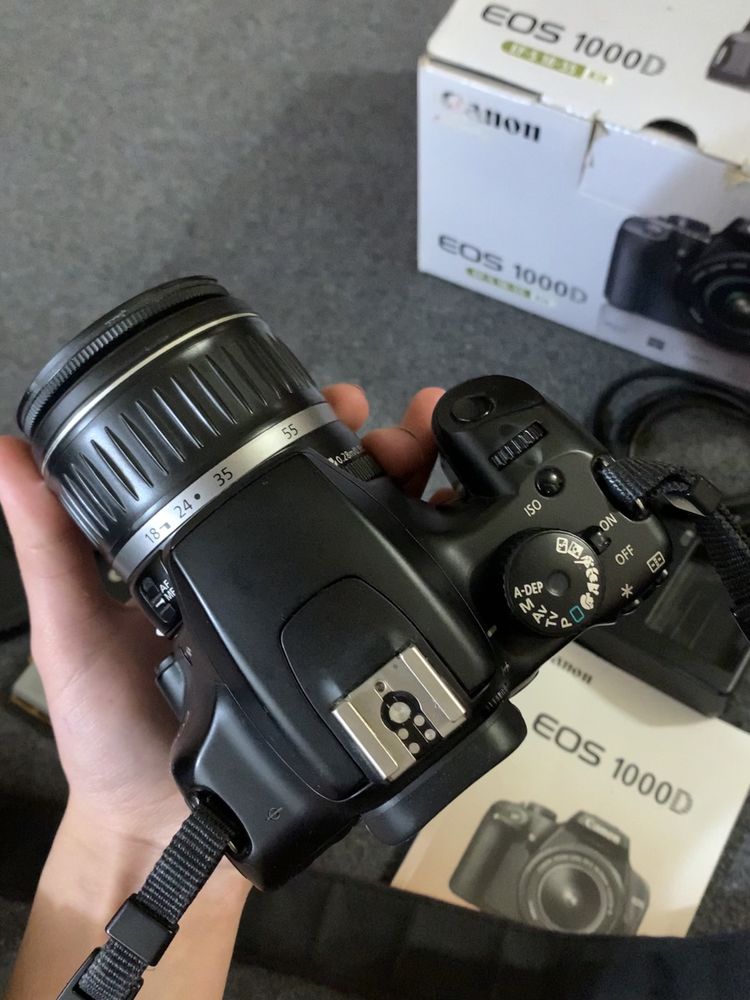 Canon 1000D не вмикається