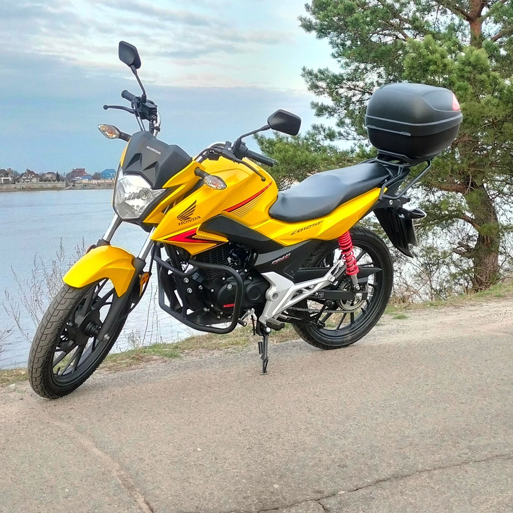 Продам Honda CB125F