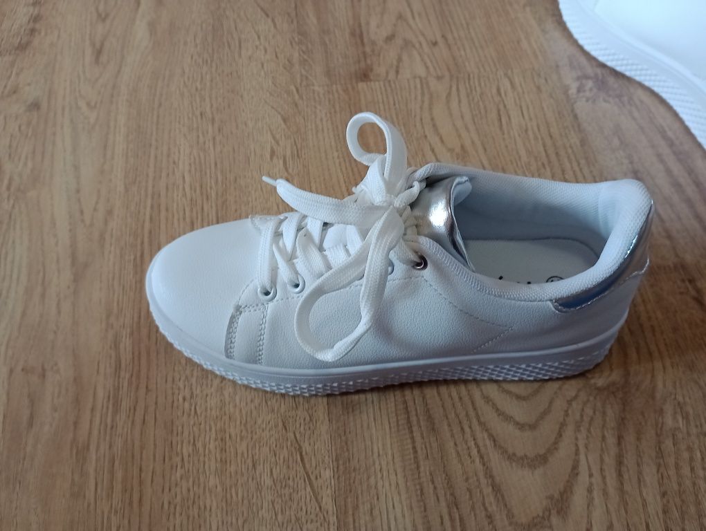 Białe buty rozmiar 35-36