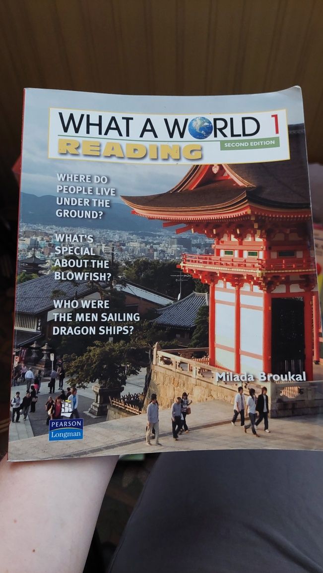 Продам книги-учебники What a World, The World of English.