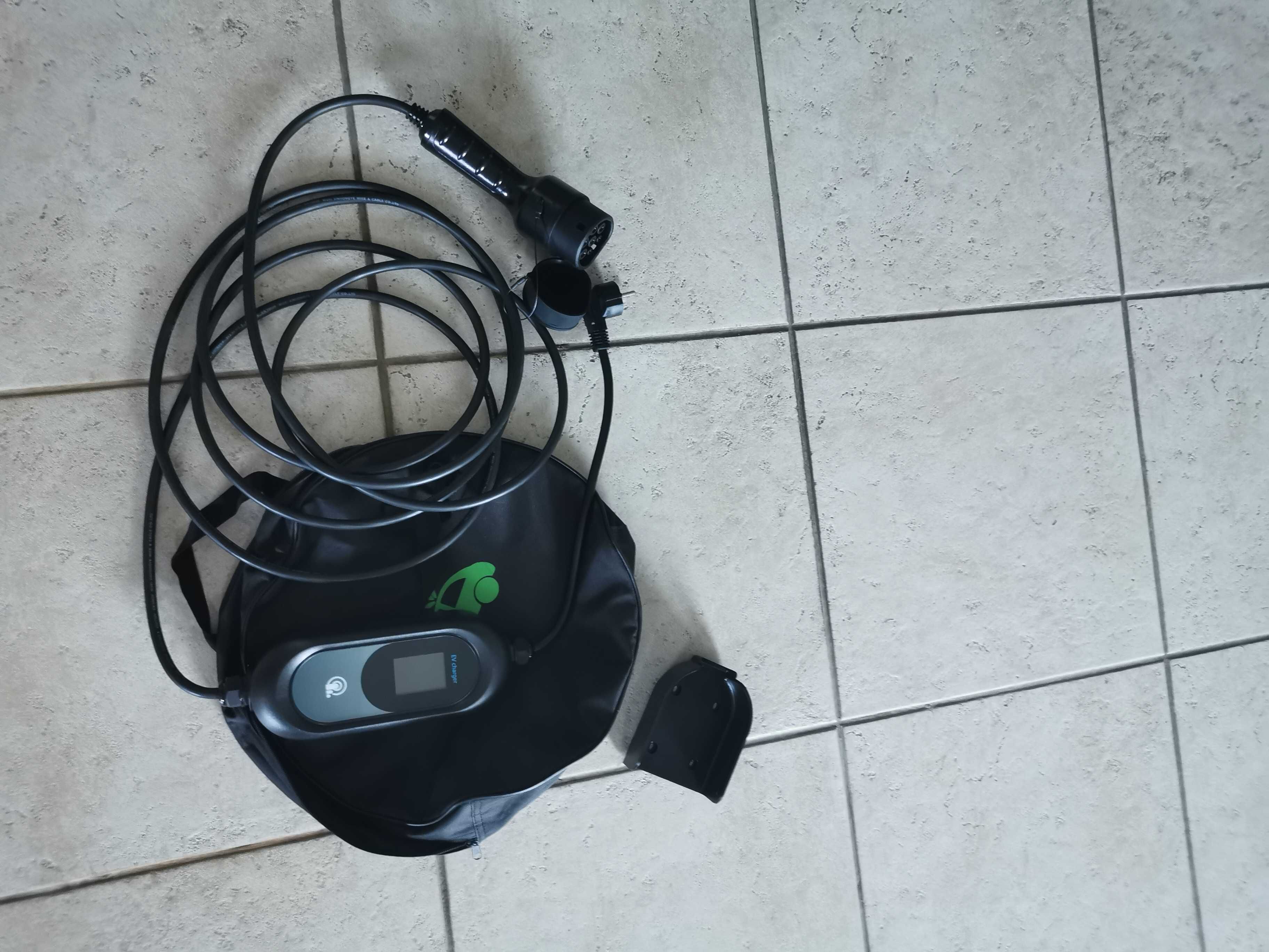 Carregador tipo 2 com ecrã 8-16A 3,6 KW com cabo de carregamento 6m