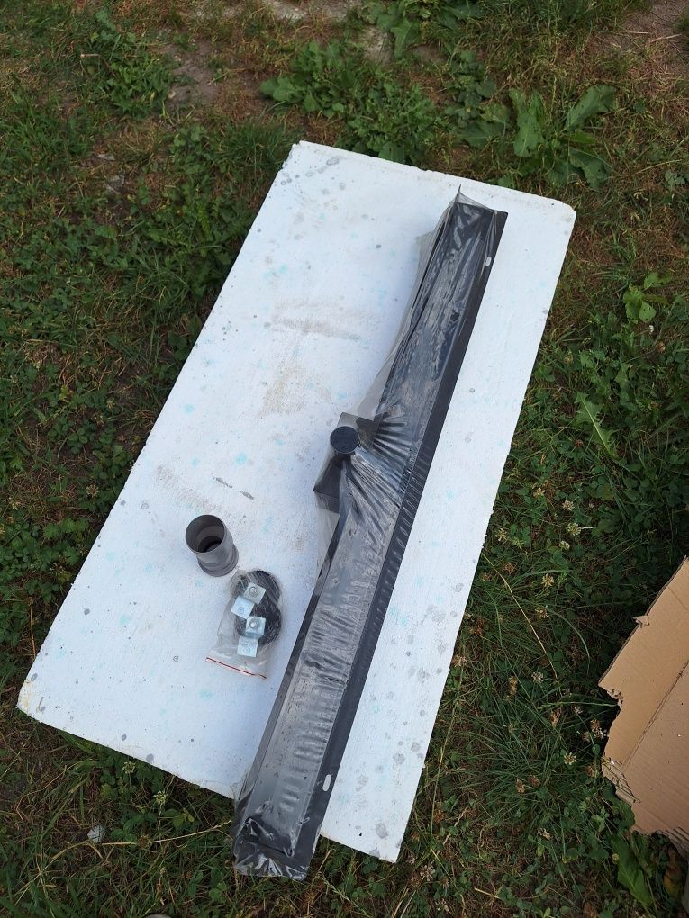 Odpływ prysznicowy przyscienny 90cm