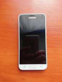 Телефон Samsung Galaxy J3 (2016) SM-J320FN 1/8GB White
