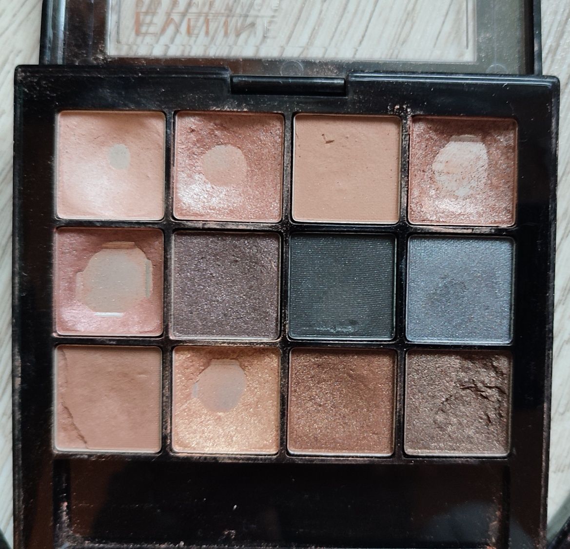 Zestaw 3 x paleta cieni do powiek Eveline Burn Nude Rose