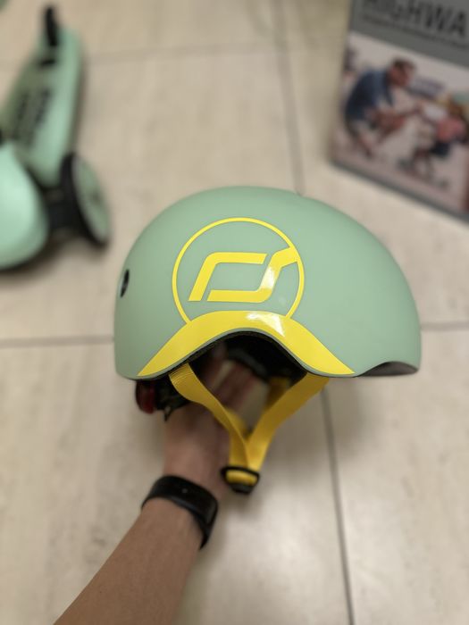 Шлем защитный, с фонариком Scoot and Ride