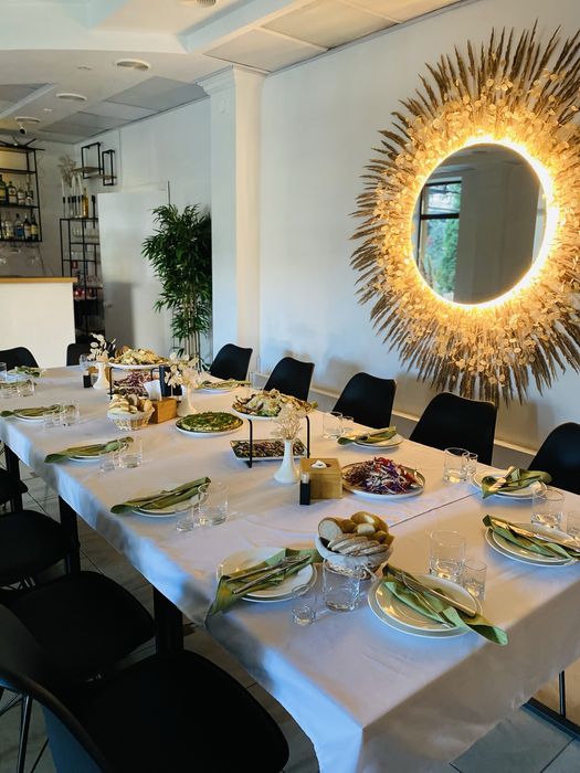 Продається готовий і діючий ресторан у центрі міста. Заходь та працюй