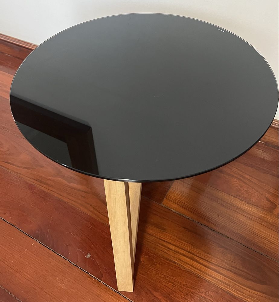 Mesa com tampo em vidro temperado