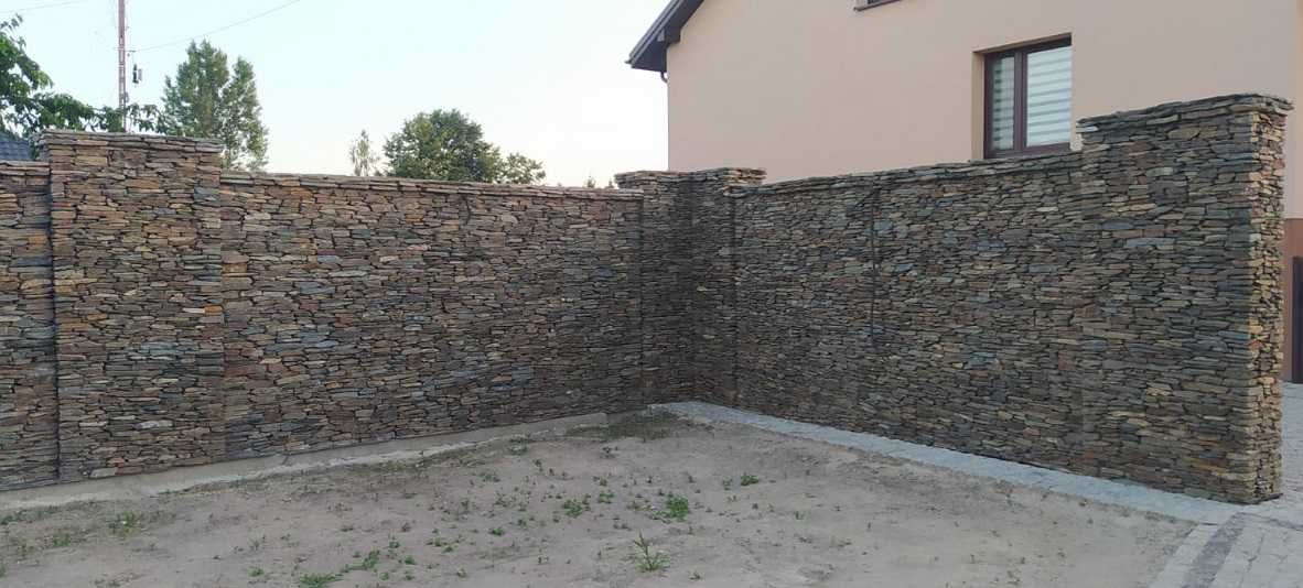 Ogrodzenia z kamienia, szarogłazu, piaskowca, wapienia, granitu, łupka