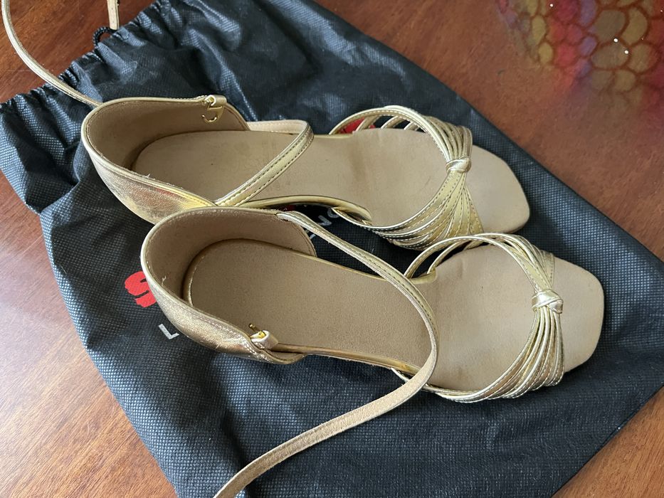 Туфлі для бальних танців