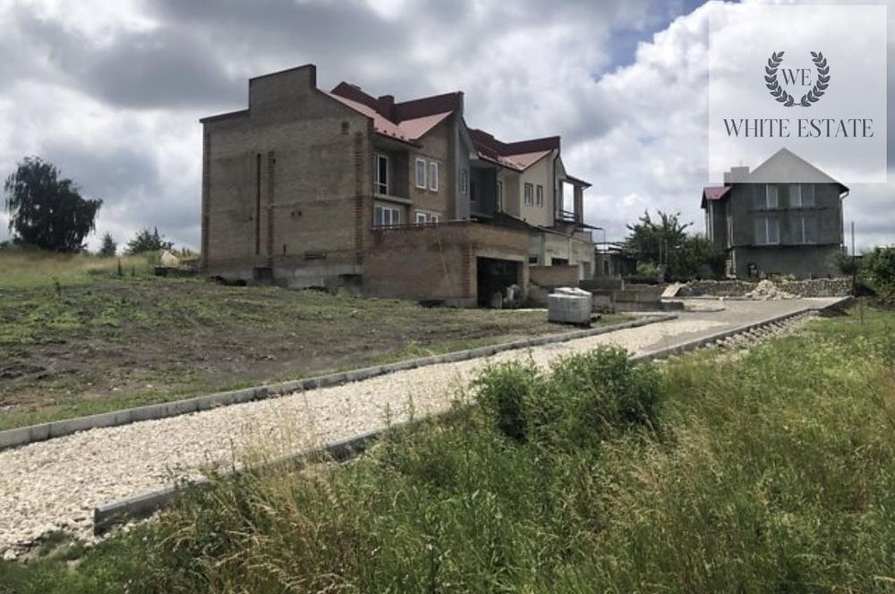 Продаж 3 поверхового таунхауса у с. Смиківці