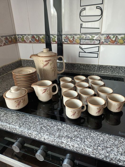 Vendo conjunto  de chá / café em cerâmica   50 euros