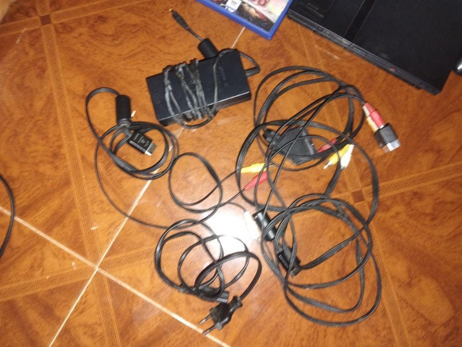 Ps2 com comandos, cabos, jogos, e cartão de memória