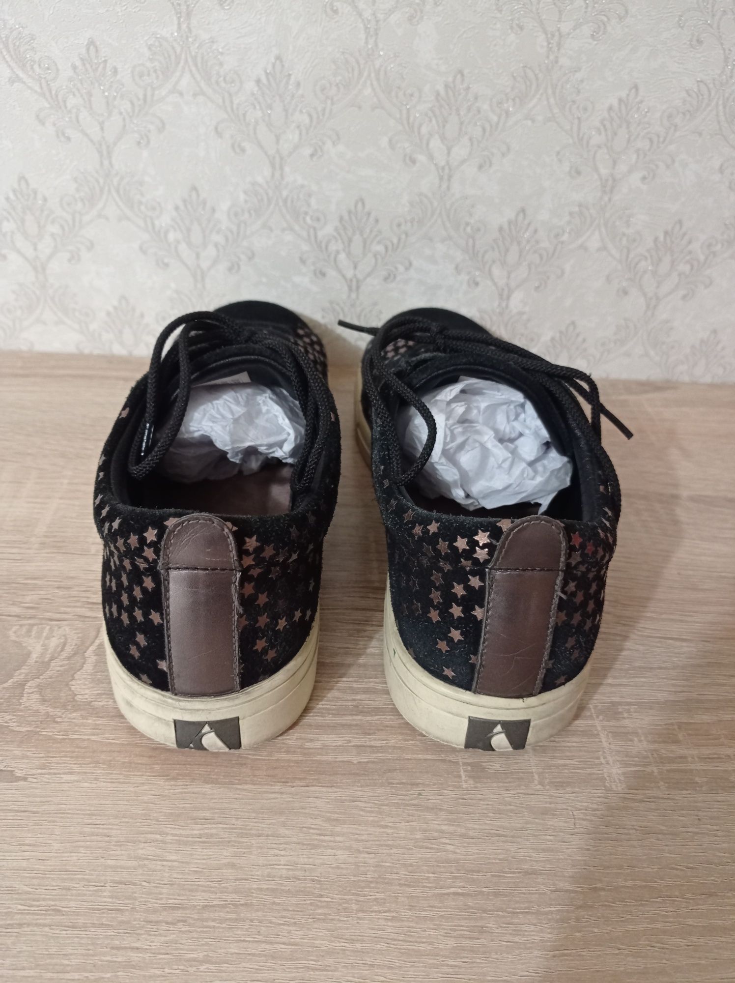 Кроссовки кожаные женские Skechers р.39, б\у