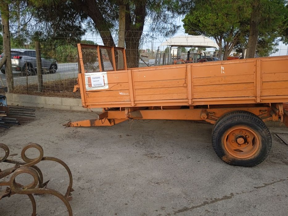 Vende-se reboque agrícola