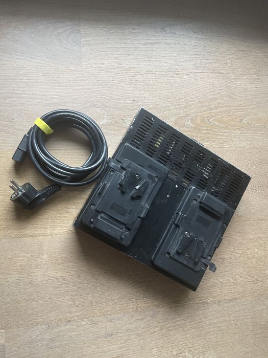 Ładowarka swit sc-304s v-lock v-mount