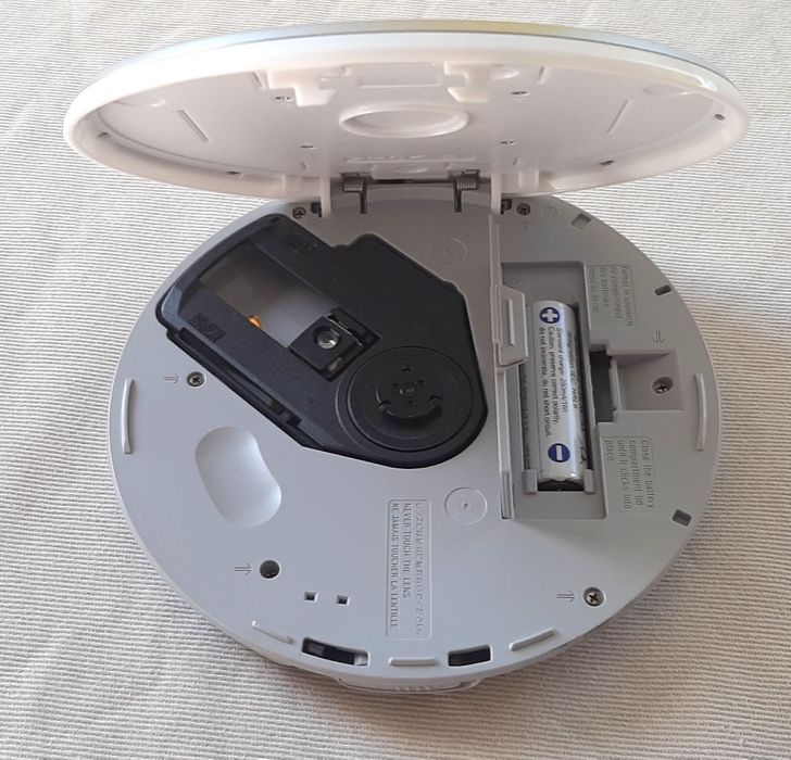 Discman Sony MP3 /ATRAC3 Plus (D-NE319)