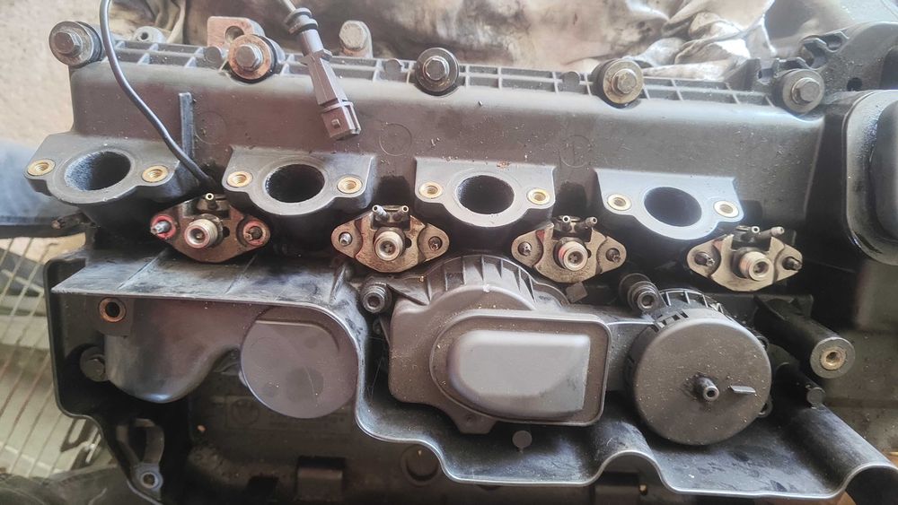 CABEÇA do MOTOR com tampa das válvulas BMW E46 320D (original)