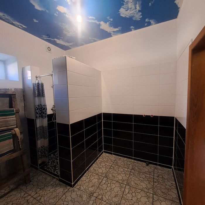 Здається будинок для пари