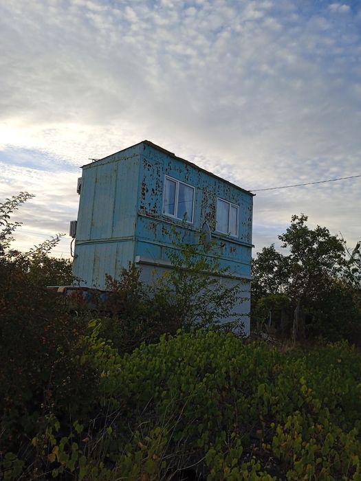 Жилие контейнера на участке 12  соток