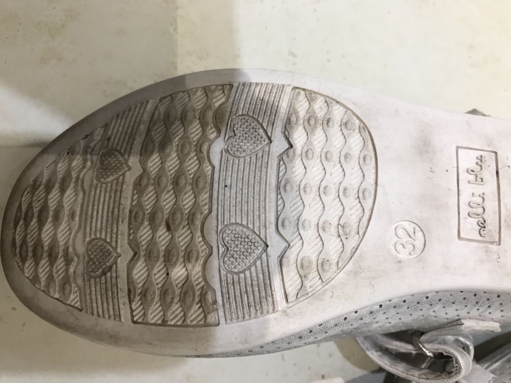 Pantofelki srebrne rozmiar 32
