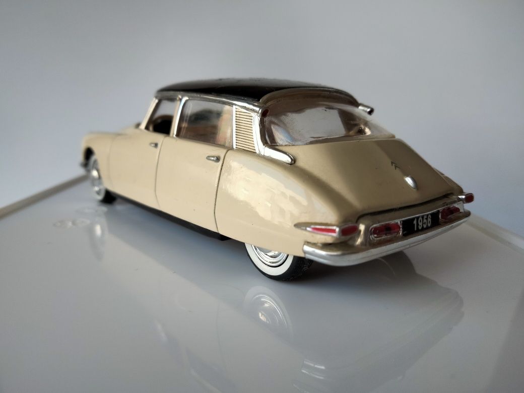1:43 Citroën DS 19 (1956)