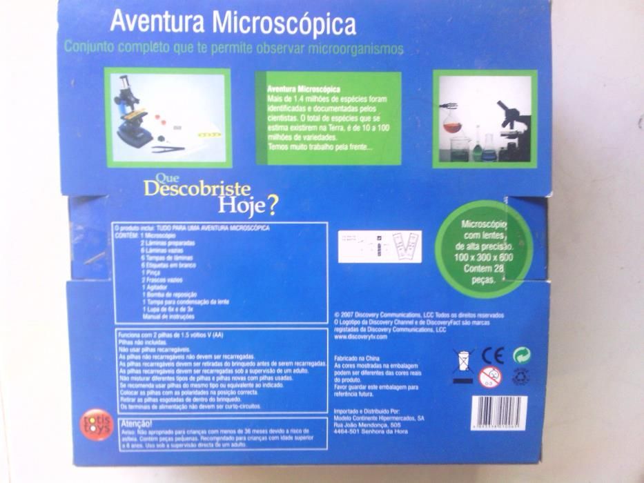 Microscópio Discovery com 3 lentes de aumento e luz própria