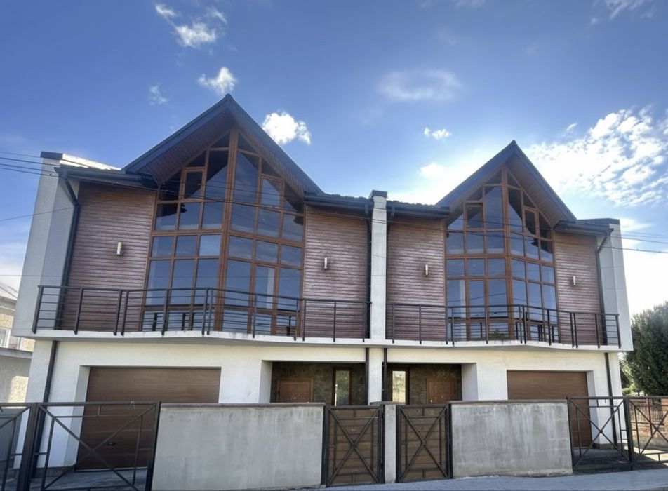 Дуплекс в ЦЕНТРІ  міста 274 кв.м