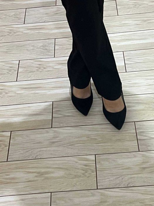 Чорні туфлі лодочки