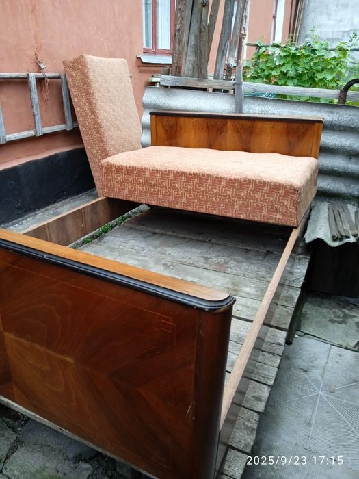 Ліжко 122х210см, розбірне, 3 подушки,