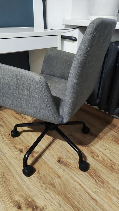 Продам стілець на колесах