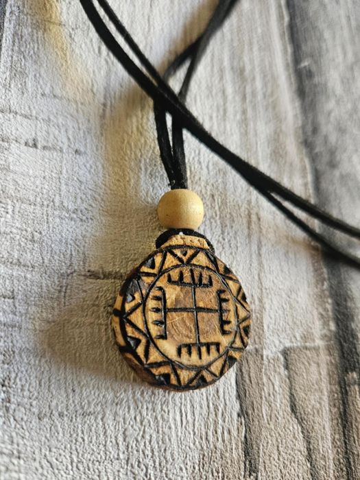 Wisior słowiański Ręce Boga ochronny drewniany ekologiczny naturalny