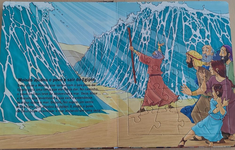 Livro "História da bíblia em puzzles"