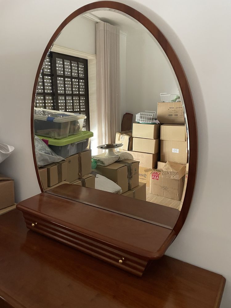 Cómoda de quarto com espelho e 4 gavetas