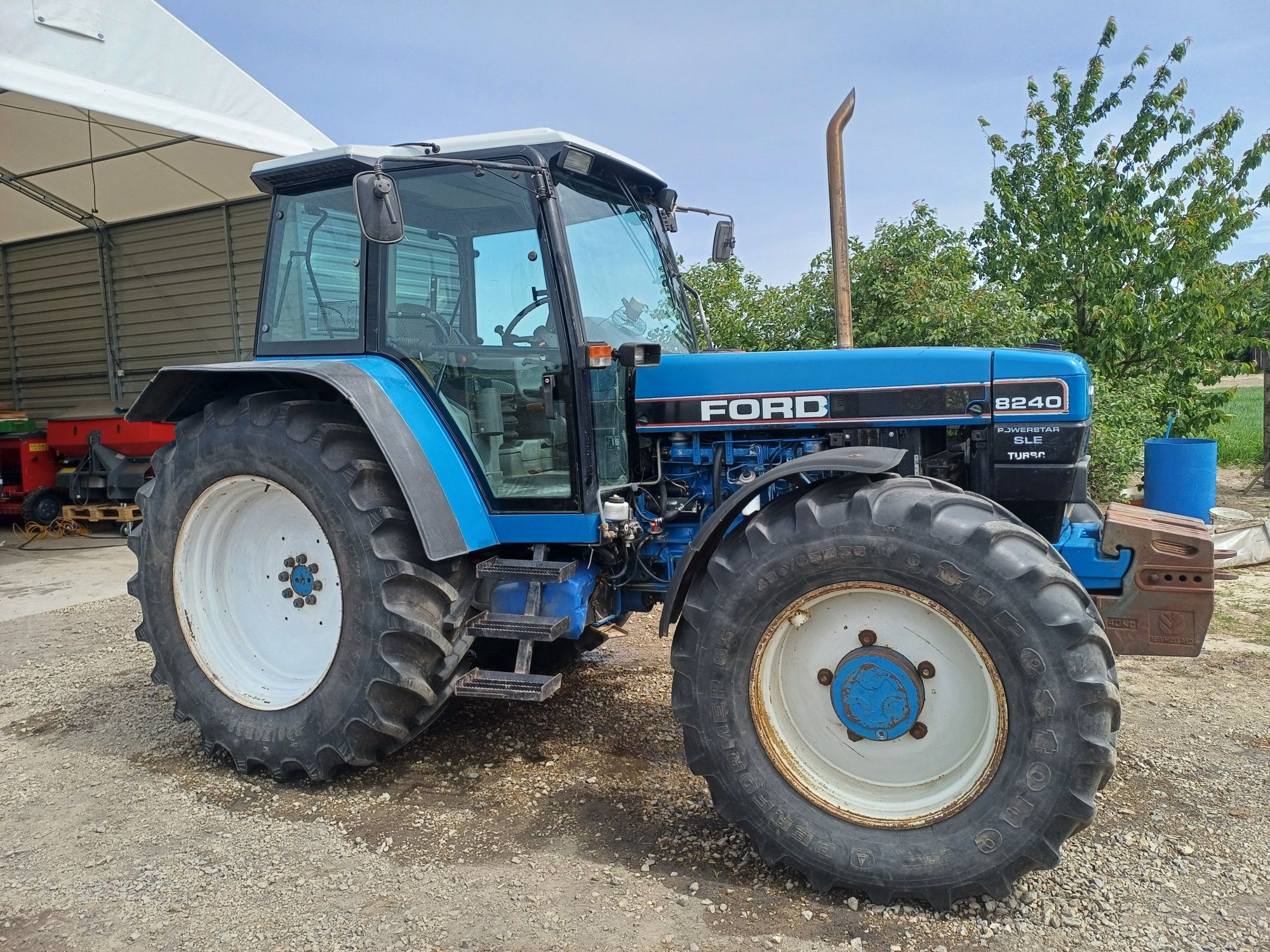 Ford 8240 New Holland