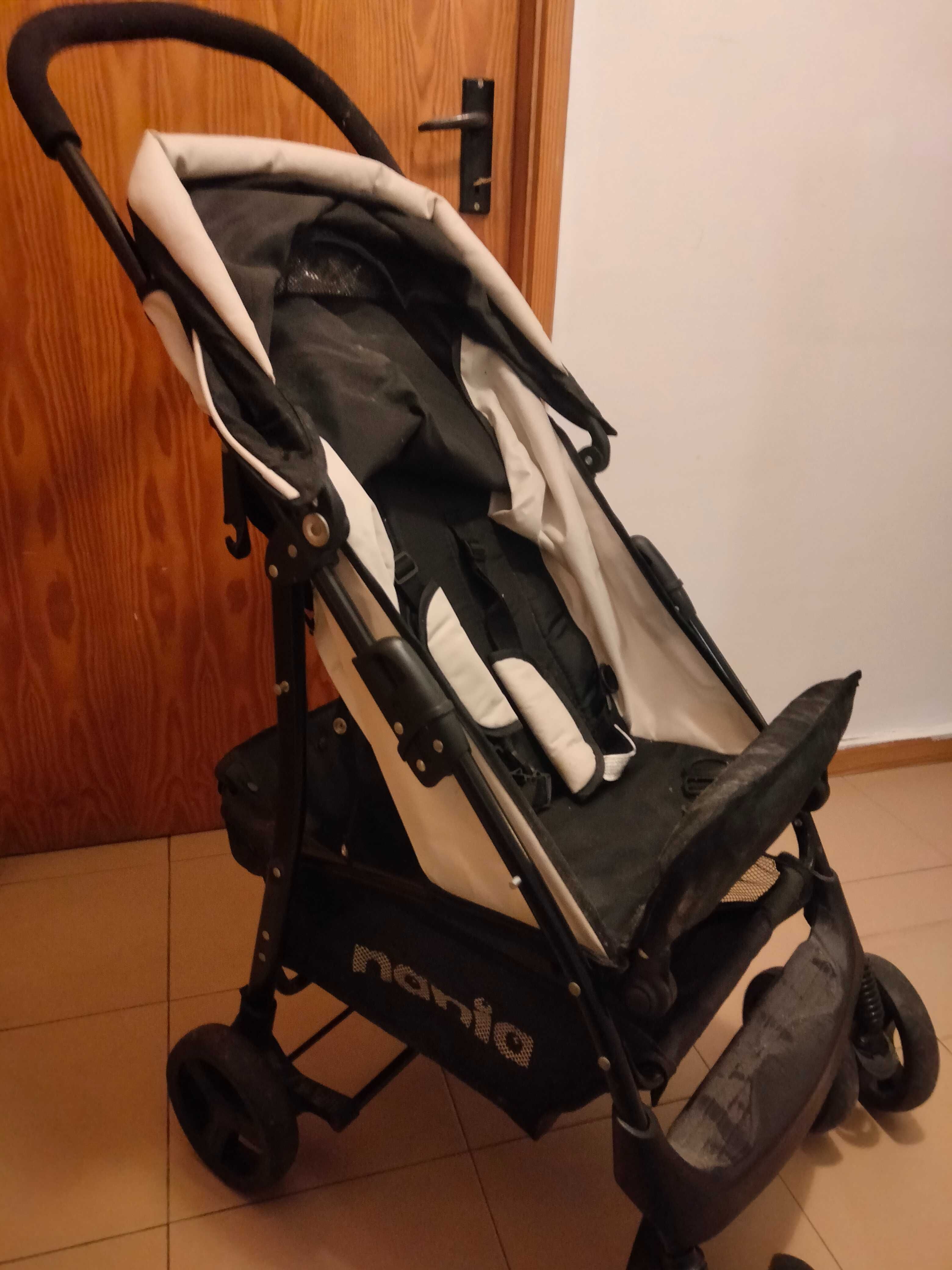 Carinho para passeios de bebé