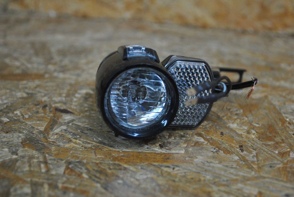 Lampa Rowerowa AXA BLUELINE 30 STEADY AUTO Czujnik Zmierzchu 2