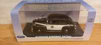 Model Ford Two Door First Response skala 1:43