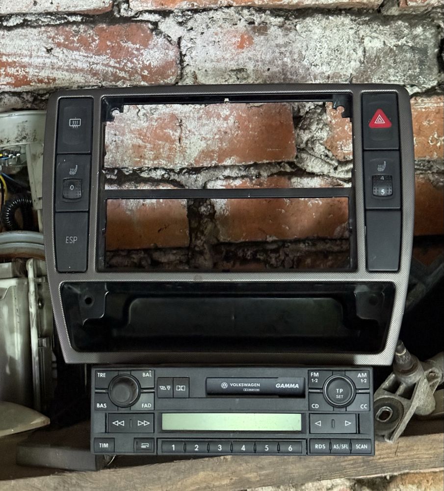 Radio z obudowa do passat b5