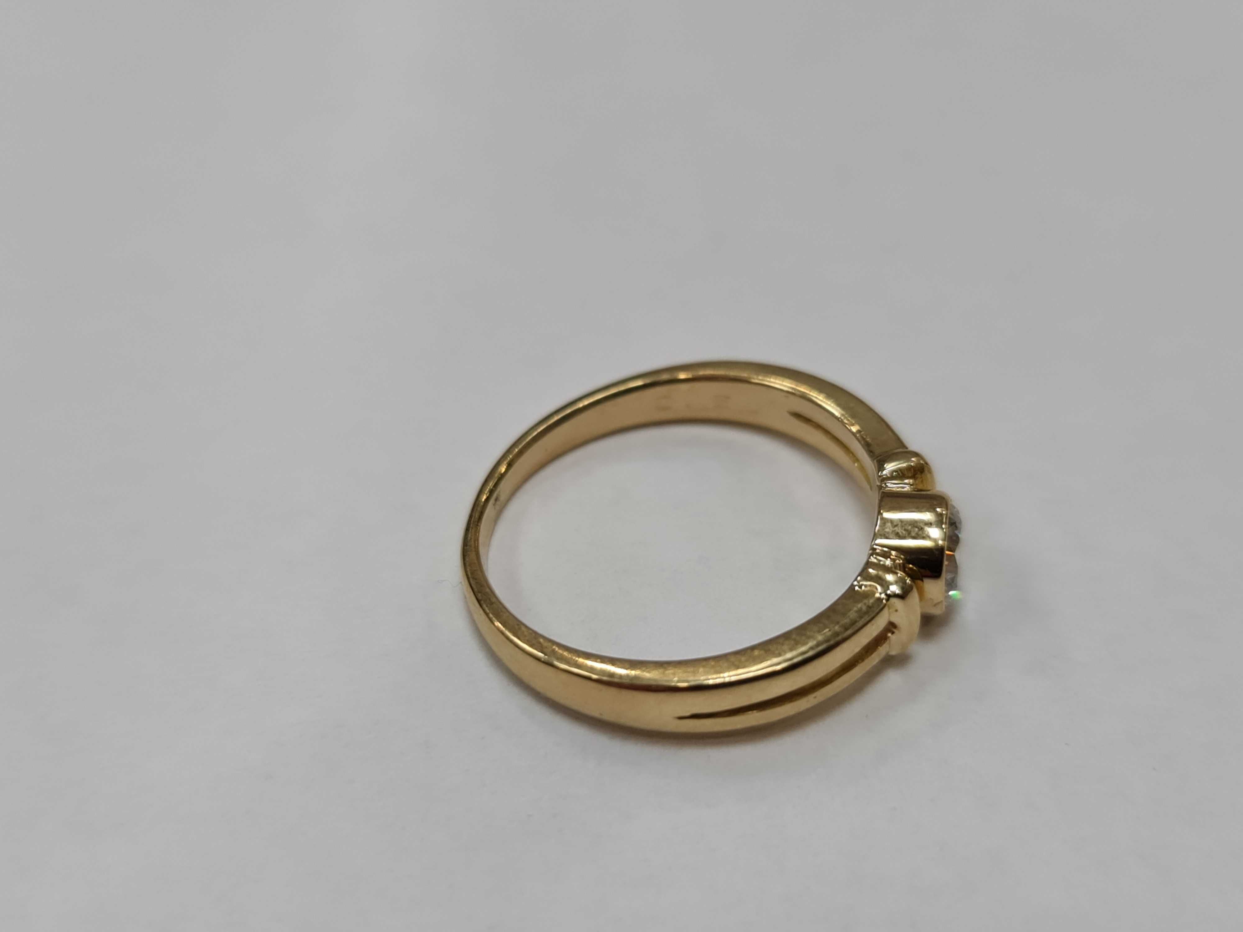 0.54 CT! Piękny złoty pierścionek/ 750/ 4.10 gram/ R15.5