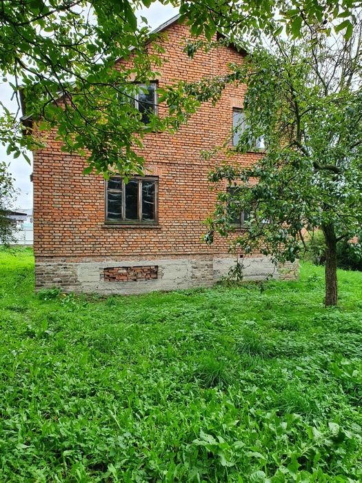 Незавершене будівництво будинку