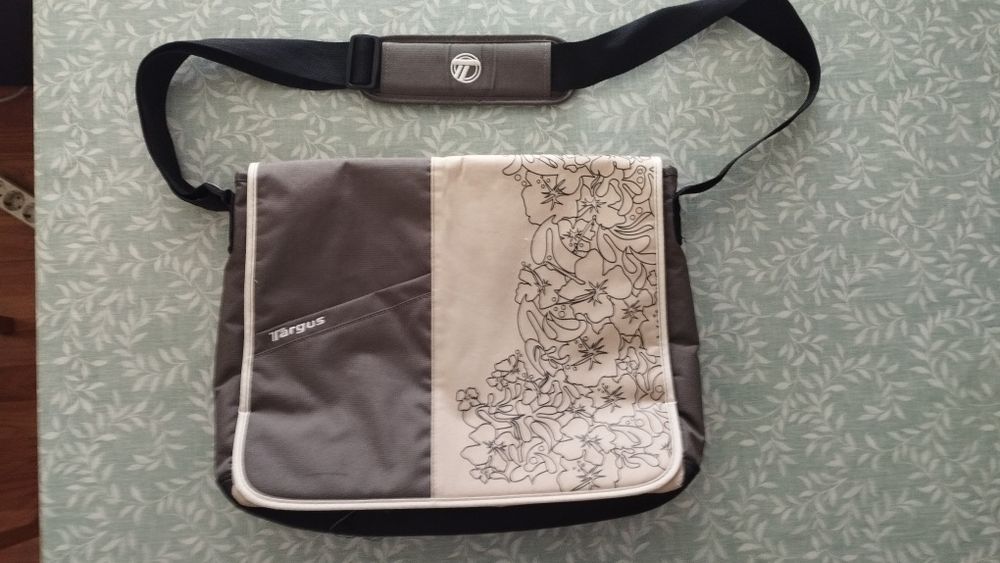 Mala bolsa tiracolo marca Targus para portátil